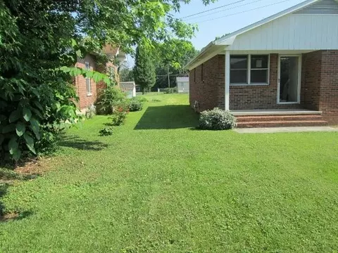 1106 Exeter Ave, Middlesboro, KY 40965 photo 2