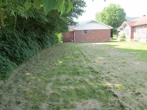 1106 Exeter Ave, Middlesboro, KY 40965 photo 9
