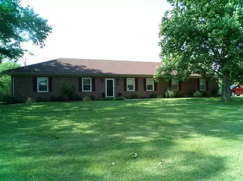 113 Farmbrook Cir, Frankfort, KY 40601 photo 2