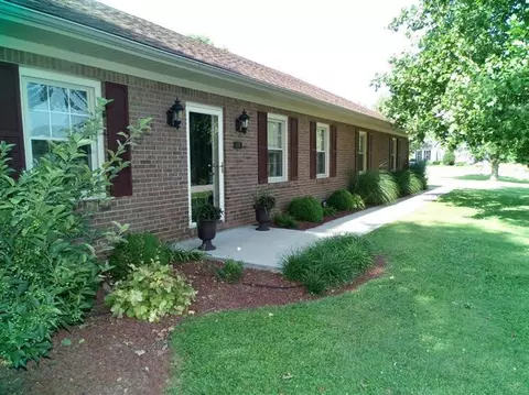 113 Farmbrook Cir, Frankfort, KY 40601 photo 5