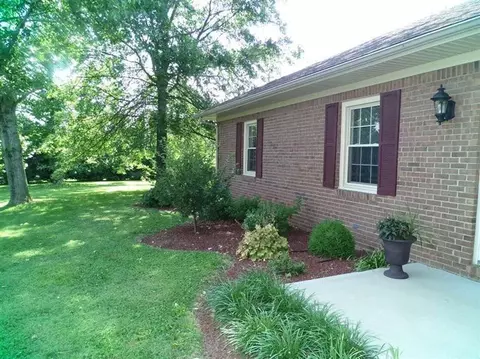 113 Farmbrook Cir, Frankfort, KY 40601 photo 6