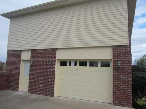 1069 J D Cir, Berea, KY 40403 photo 2