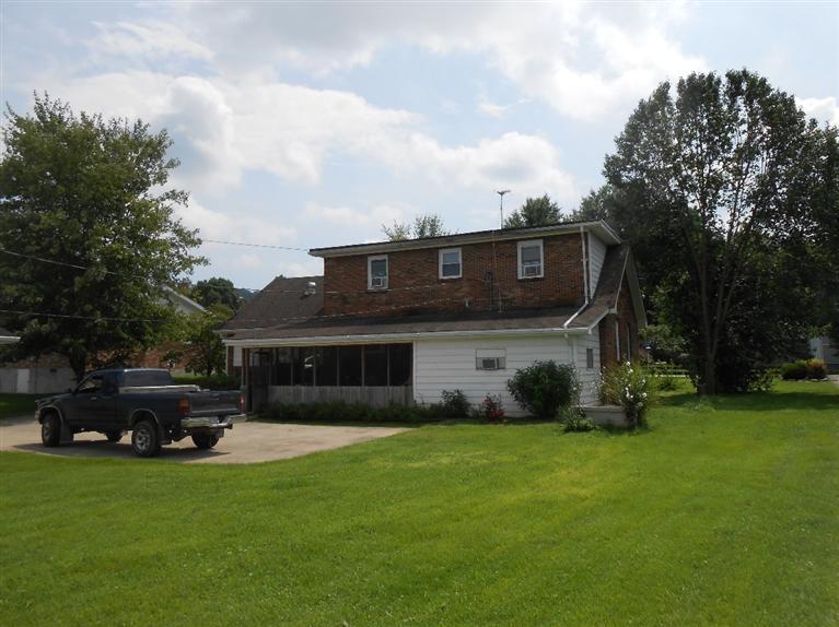 135 E Halls Rd, Stanton, KY 40380
