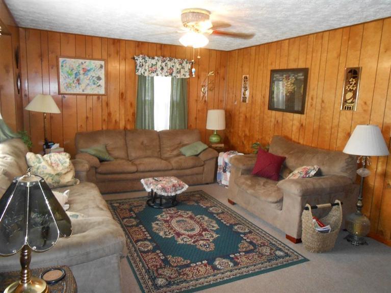 135 E Halls Rd, Stanton, KY 40380 photo 3