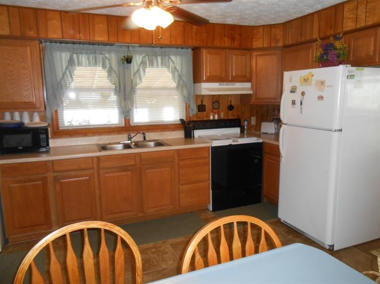 135 E Halls Rd, Stanton, KY 40380 photo 13