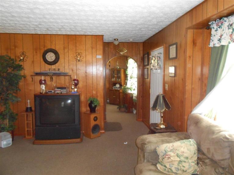 135 E Halls Rd, Stanton, KY 40380 photo 4
