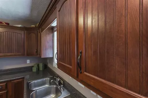 205 Pinecrest Ct, Berea, KY 40403 photo 3
