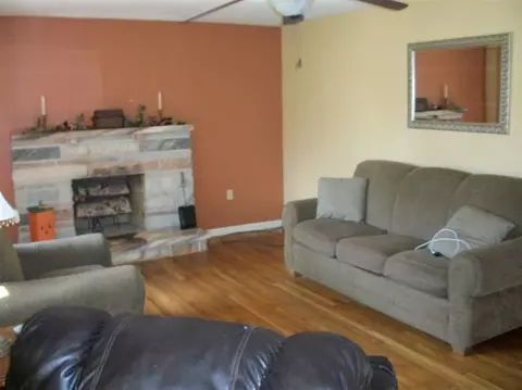 105 Crestview Dr, Berea, KY 40403 photo 2