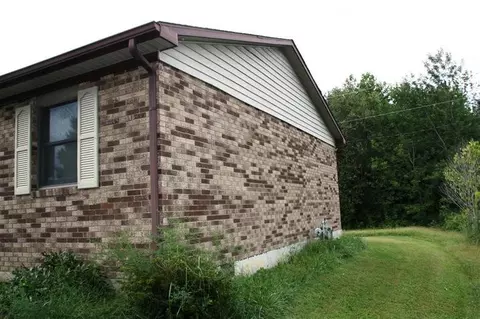 76 Vicky Ln, Clearfield, KY 40313 photo 2