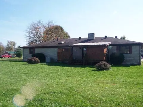 306 Brookgreen Dr, Berea, KY 40403 photo 2