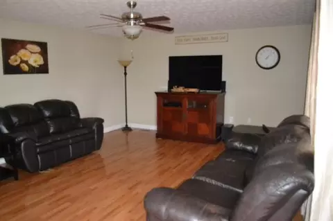 384 Cherry Ave, Corbin, KY 40701 photo 3