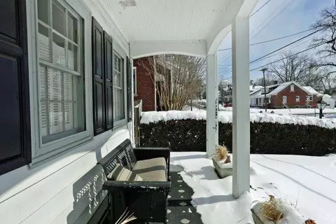 127 E Jackson St, Georgetown, KY 40324 photo 2