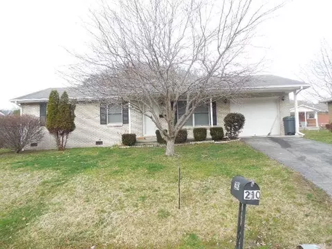 210 Dillon Dr, Morehead, KY 40351 photo 2