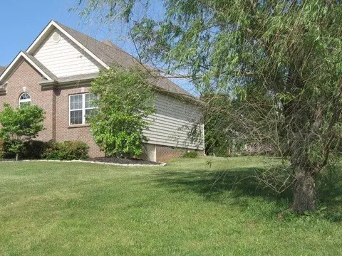 102 Elm Fork Dr, Paris, KY 40361 photo 2