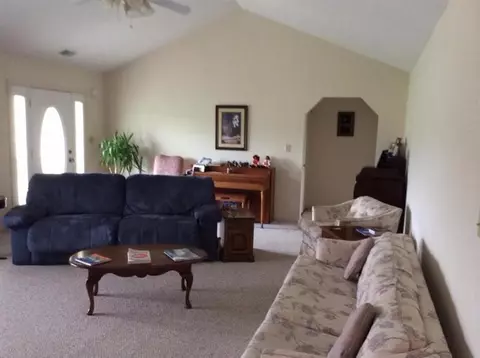 402 E Barker Ln, Berea, KY 40403 photo 4