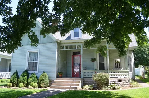 404 Chestnut St, Georgetown, KY 40324 photo 1