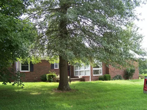 400 Talbott Dr, Wilmore, KY 40390 photo 2