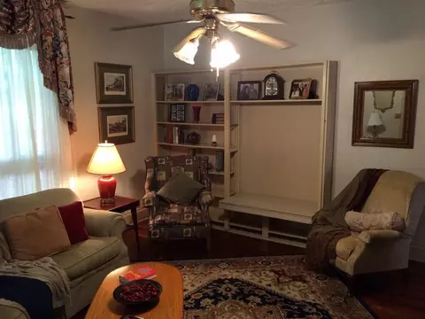 526 Hanson St, Paris, KY 40361 photo 2