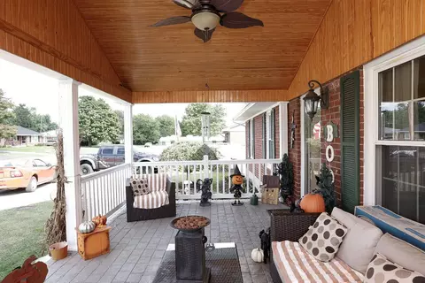216 E Showalter Dr, Georgetown, KY 40324 photo 2