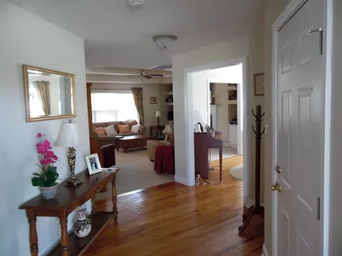 809 Eagle Crest Dr, Versailles, KY 40383 photo 2