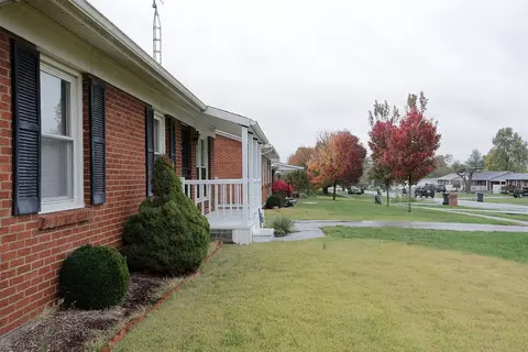 207 E Showalter Dr, Georgetown, KY 40324 photo 2