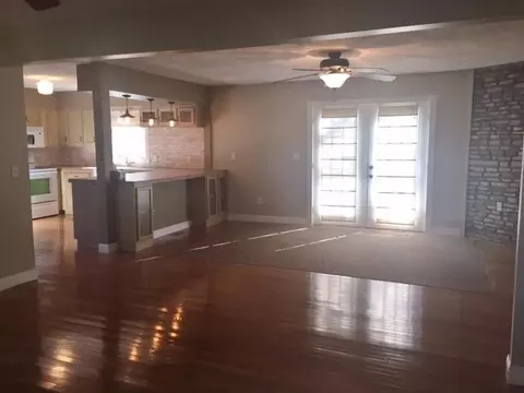 24 Thacker Way, Lancaster, KY 40444 photo 2