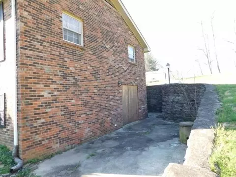 809 Waddy Rd, Waddy, KY 40076 photo 4