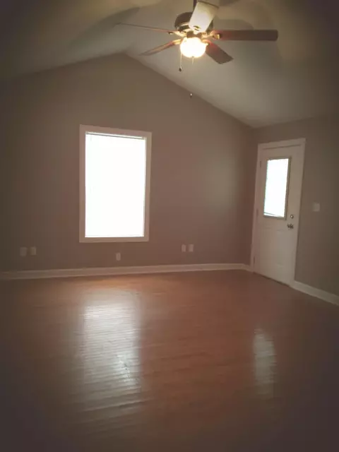 112 Locker Ct, Berea, KY 40403 photo 3