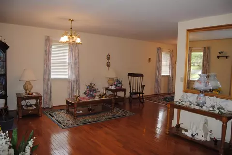408 E 3rd St, Perryville, KY 40468 photo 4