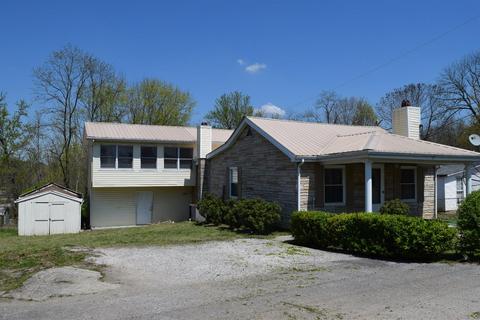 135 Johnson Ave, Lancaster, KY 40444 photo 2