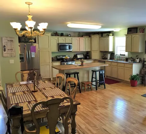 848 Walnut Rd, Lily, KY 40740 photo 2