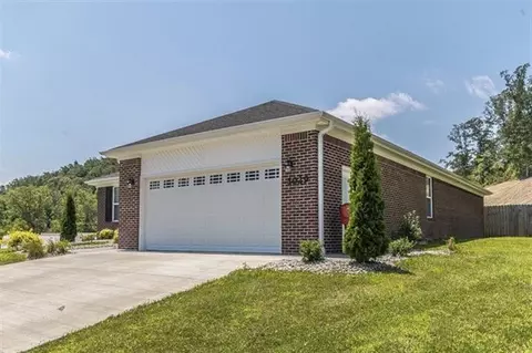 1029 Eagle Point Dr, Berea, KY 40403 photo 3