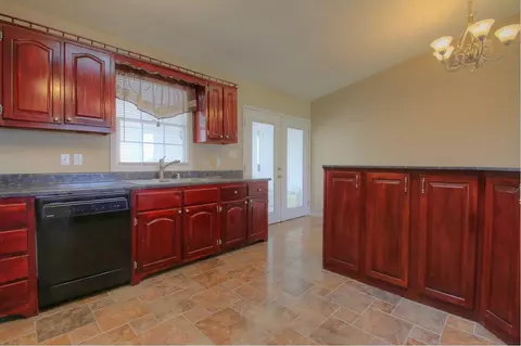 1055 Breezy Ln, Berea, KY 40403 photo 16