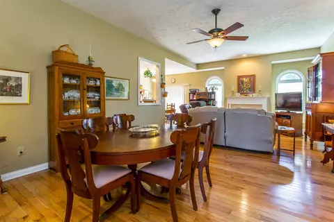102 Elm Fork Dr, Paris, KY 40361 photo 4