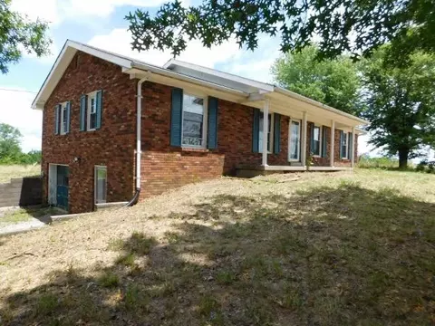 351 Thompson, Lancaster, KY 40444 photo 2