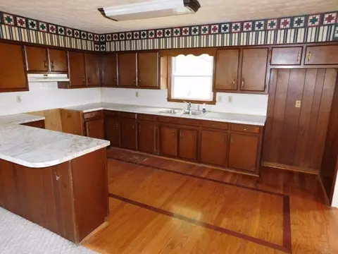 351 Thompson, Lancaster, KY 40444 photo 7