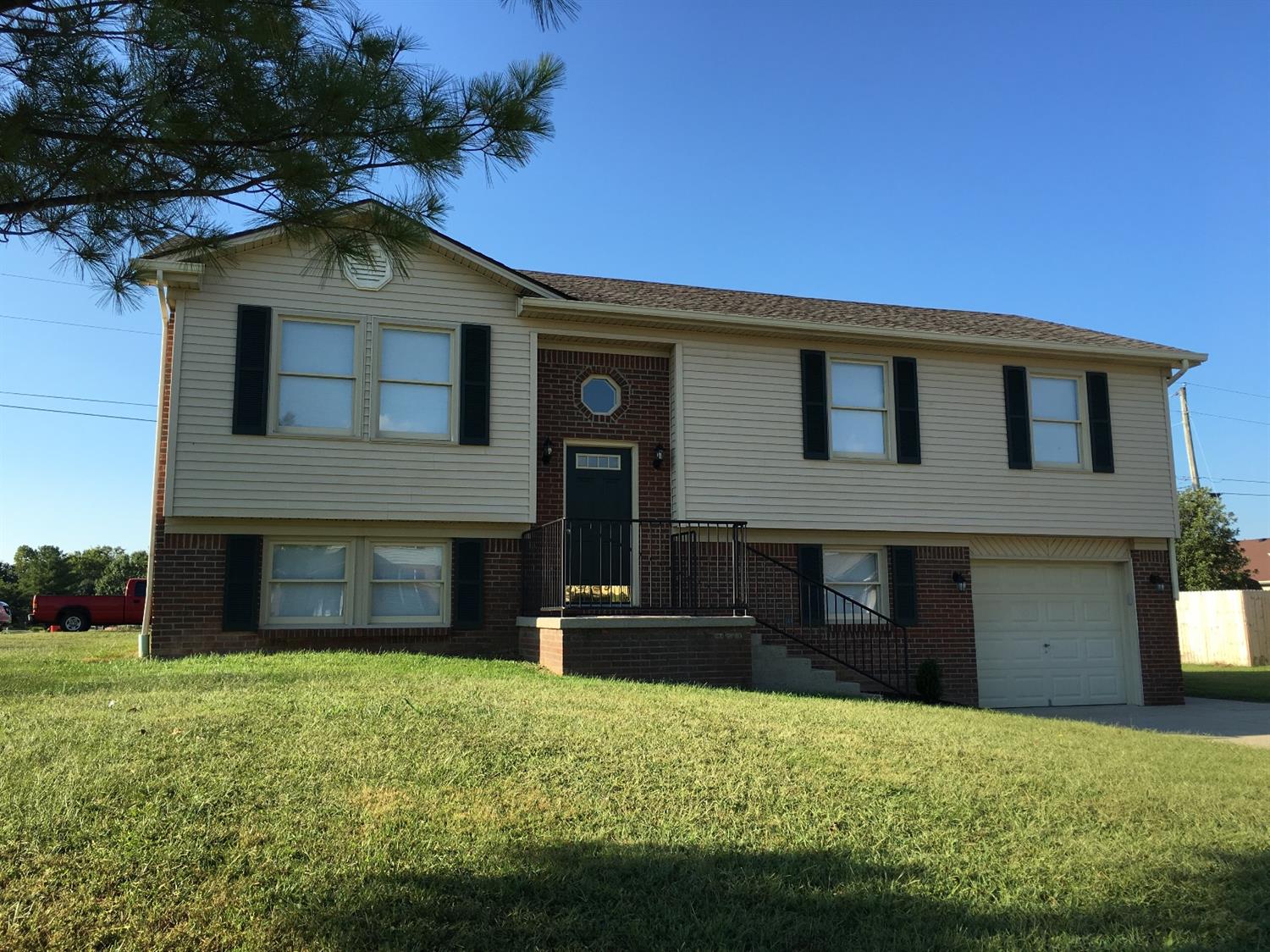 423 Plumtree Dr, Berea, KY 40403 photo 2