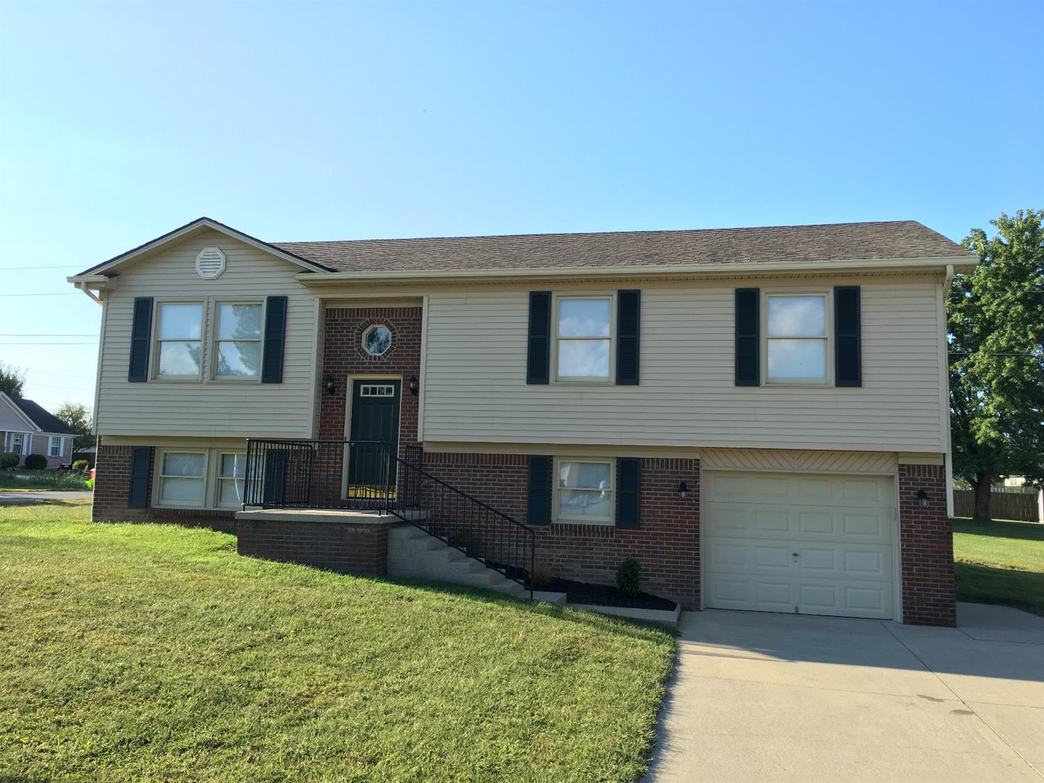 423 Plumtree Dr, Berea, KY 40403 photo 1