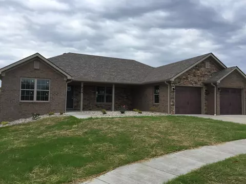 934 Cabernet Dr, Berea, KY 40403 photo 1