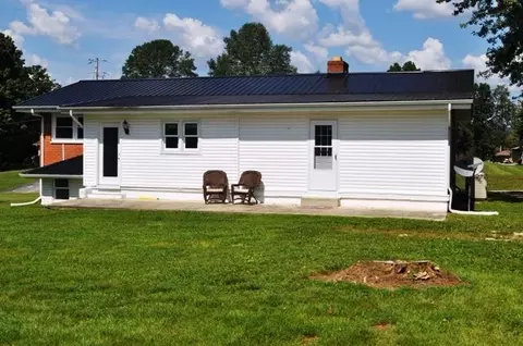 1075 Maple St, Stanton, KY 40380 photo 2