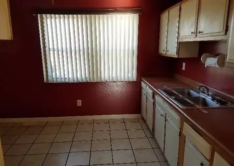 115 Raintree Rd, Florence, KY 41042 photo 3