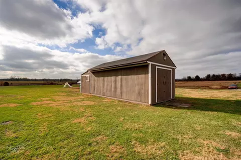 2850 Bardstown Trl, Waddy, KY 40076 photo 33