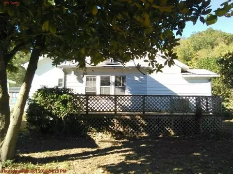 65 Maple St, Hyden, KY 41749 photo 2