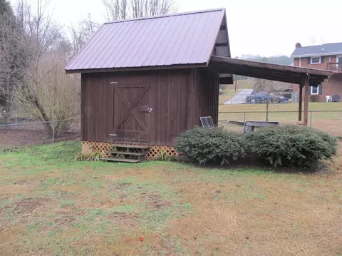 968 Lakeside Dr, Jackson, KY 41339 photo 3