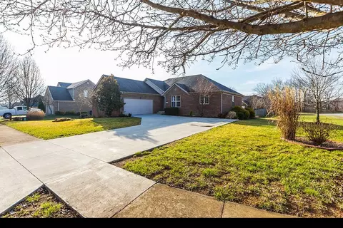 121 Legacy Dr, Berea, KY 40403 photo 2