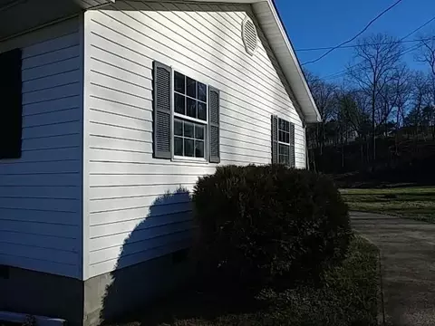 146 E Barker Ln, Berea, KY 40403 photo 2