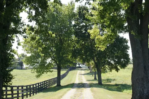 700 Spears Mill Rd, Paris, KY 40361 photo 3