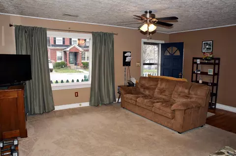 110 E 9th St, Paris, KY 40361 photo 3
