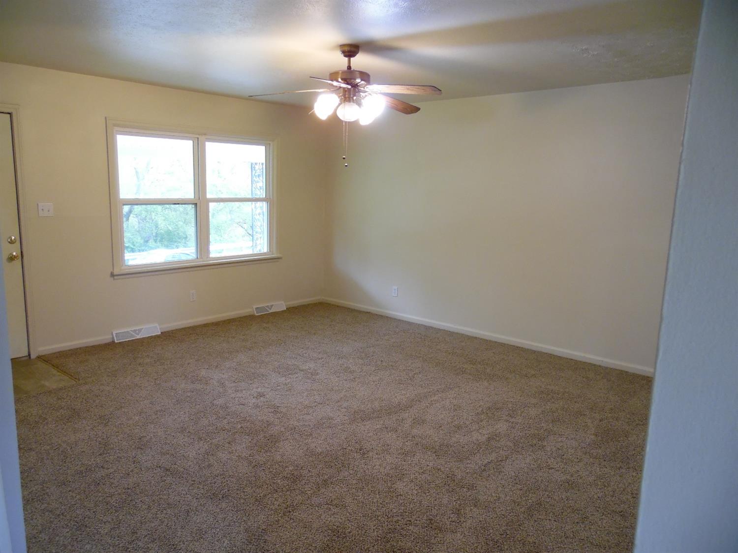 406 Springhill Dr, Paris, KY 40361 photo 7