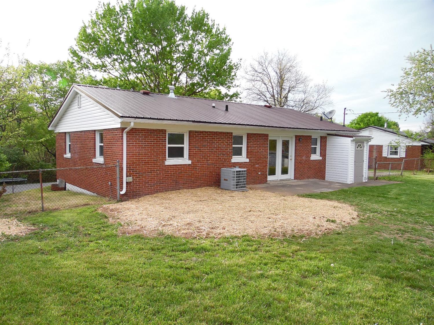 406 Springhill Dr, Paris, KY 40361 photo 3